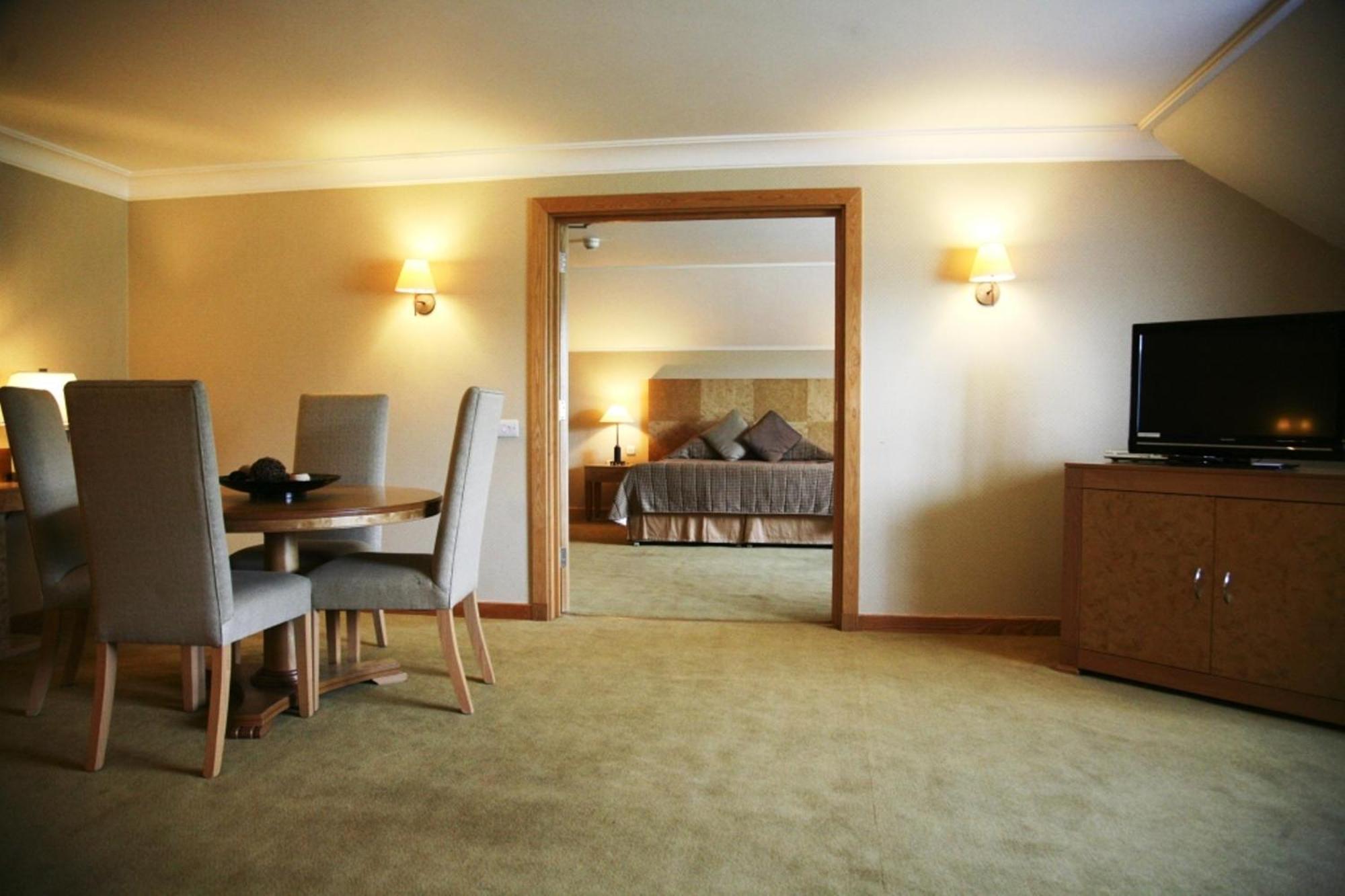 Regency Park Hotel, Health Club & Spa Татчем Екстер'єр фото