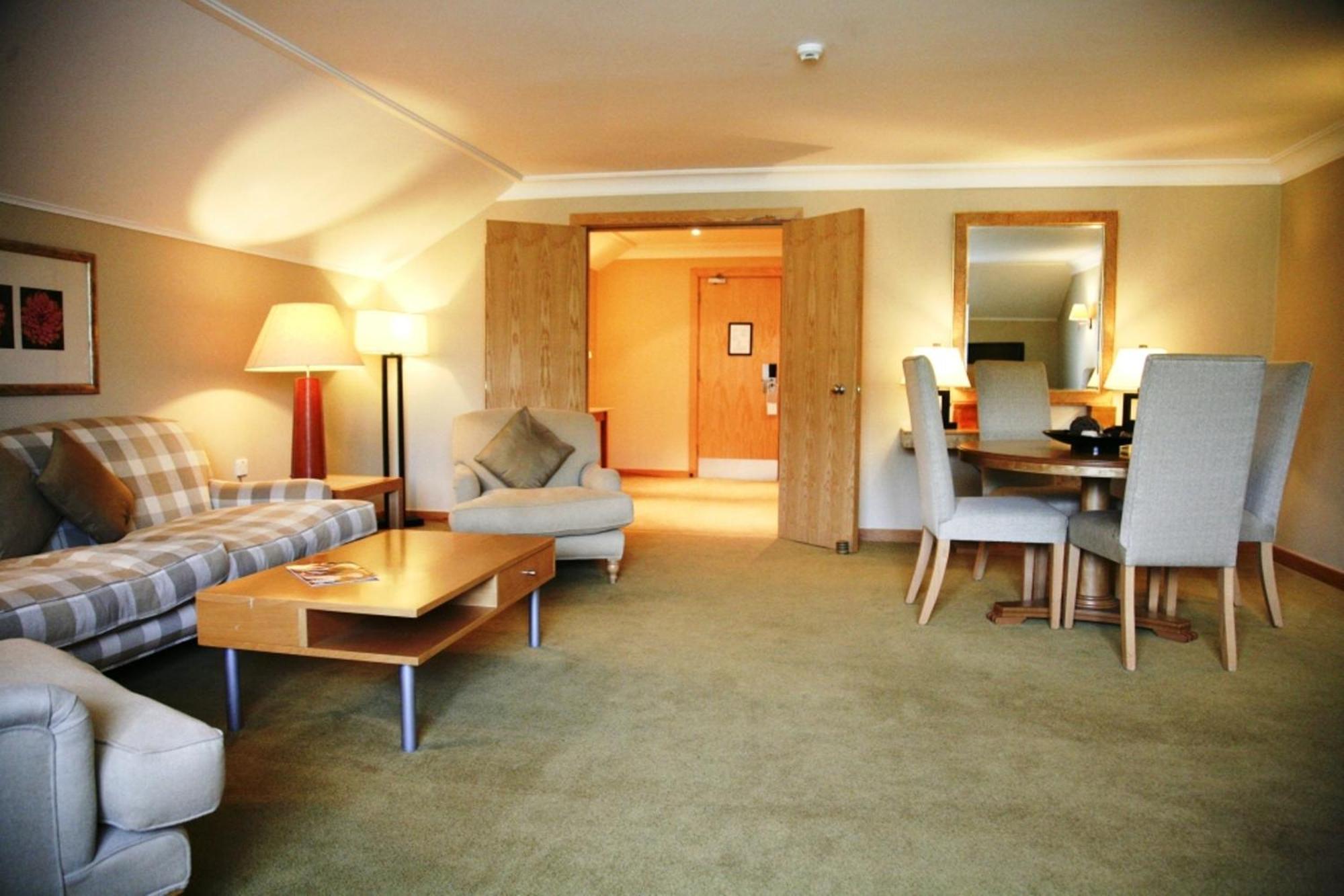 Regency Park Hotel, Health Club & Spa Татчем Екстер'єр фото