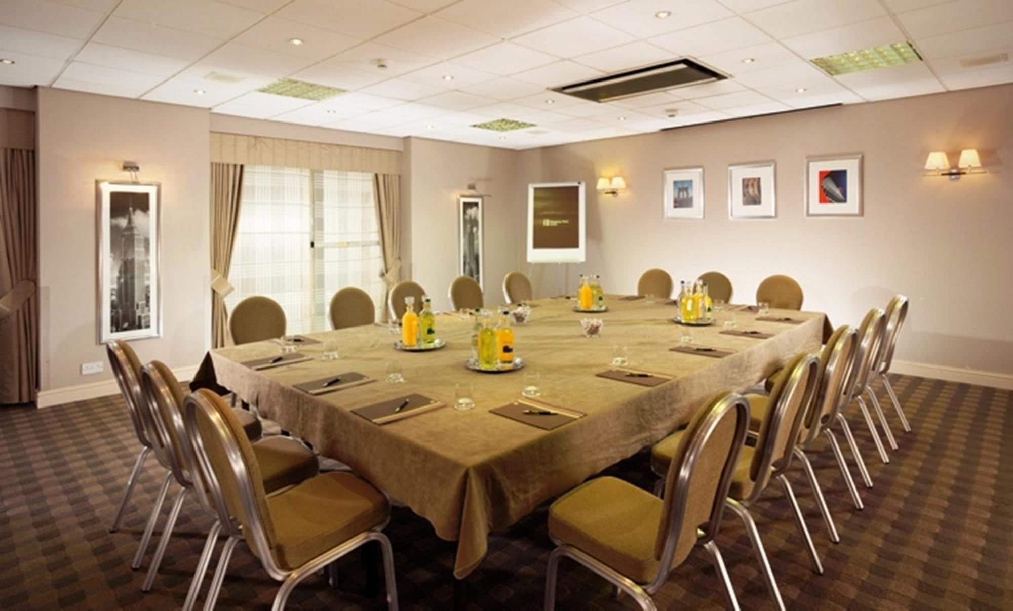 Regency Park Hotel, Health Club & Spa Татчем Екстер'єр фото