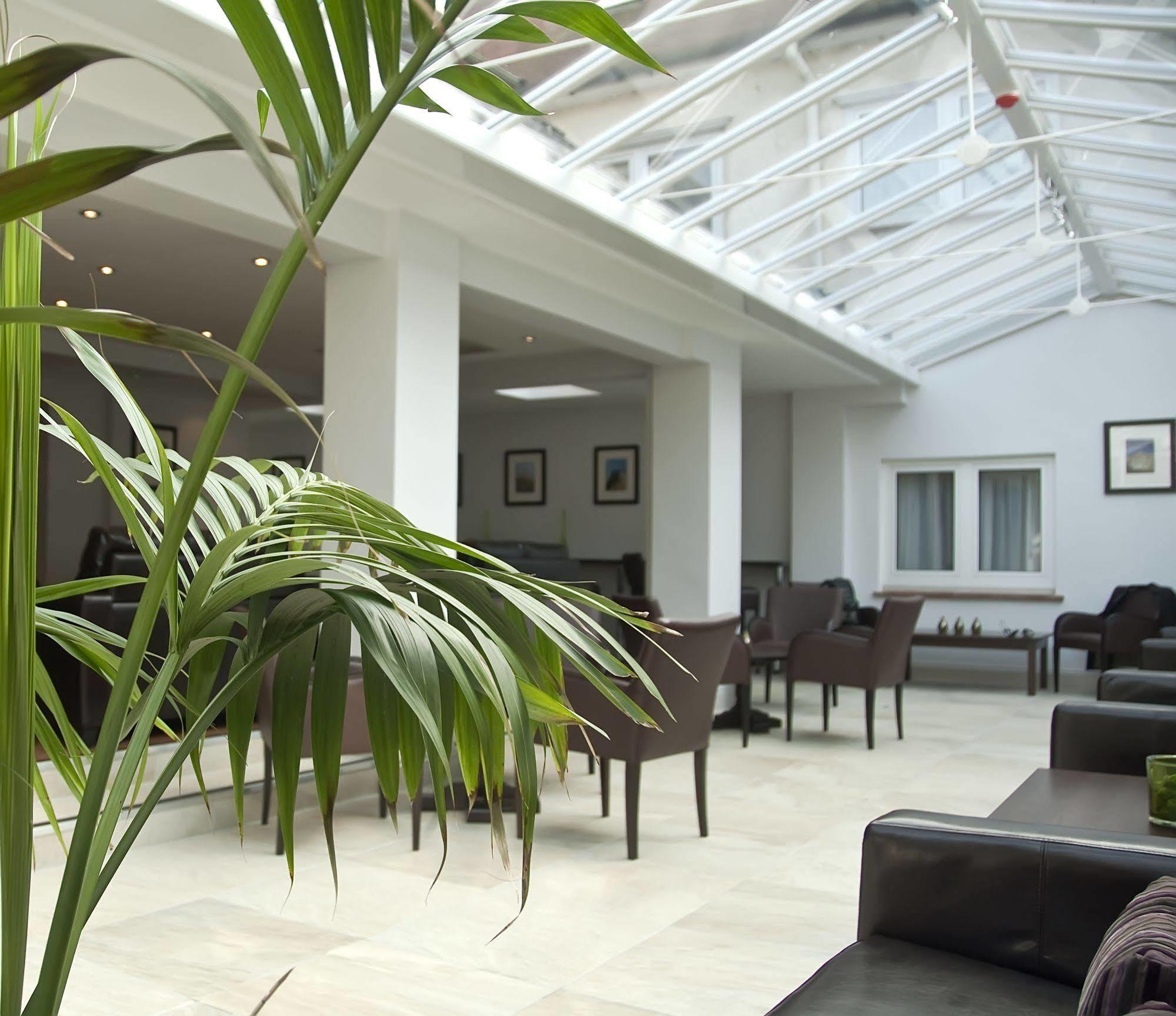 Regency Park Hotel, Health Club & Spa Татчем Екстер'єр фото