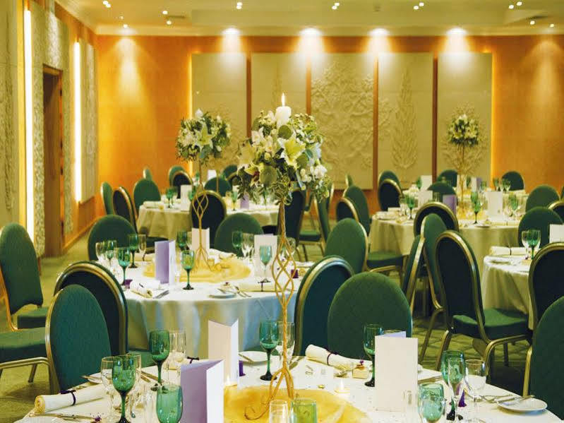 Regency Park Hotel, Health Club & Spa Татчем Екстер'єр фото