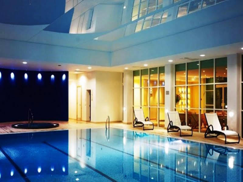 Regency Park Hotel, Health Club & Spa Татчем Екстер'єр фото