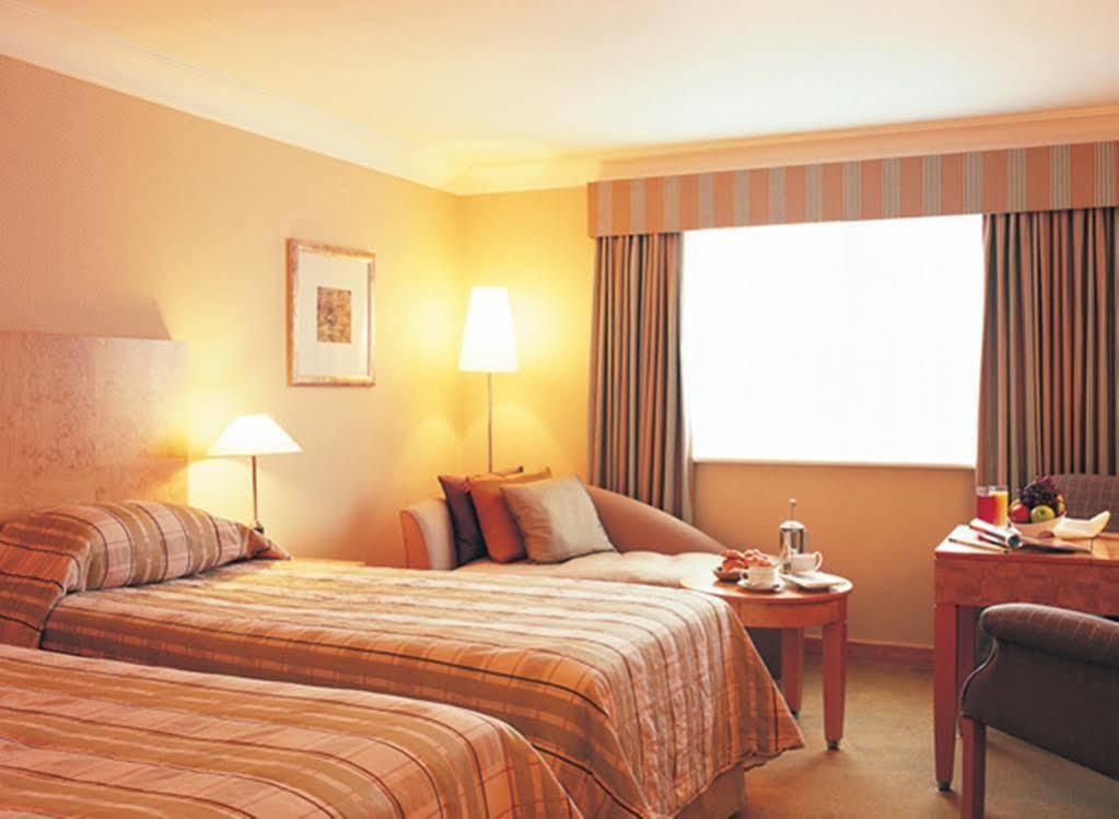 Regency Park Hotel, Health Club & Spa Татчем Екстер'єр фото