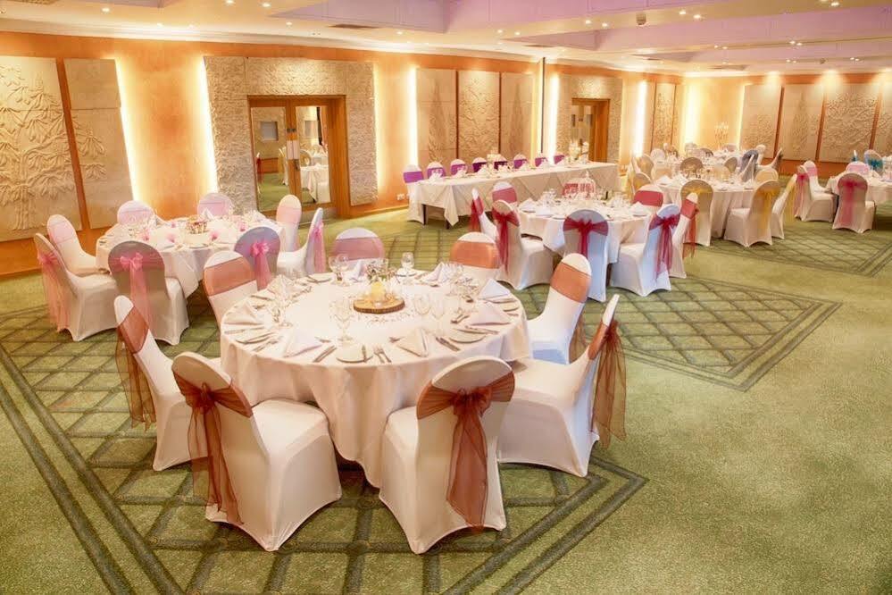 Regency Park Hotel, Health Club & Spa Татчем Екстер'єр фото