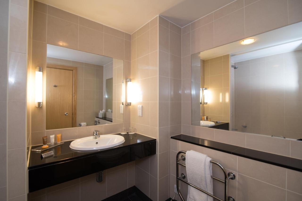 Regency Park Hotel, Health Club & Spa Татчем Екстер'єр фото